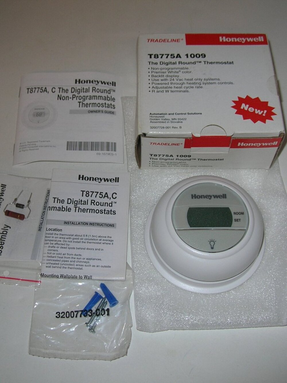 HONEYWELL T8775A 1009 Digital Round Thermostat Non Programmable White NIB